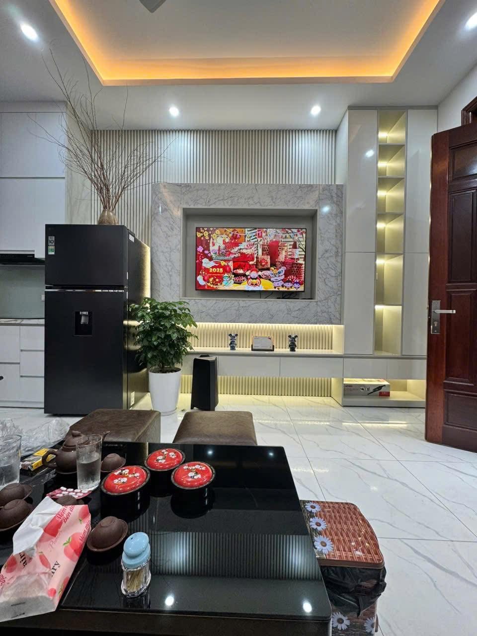 Chỉ 8,1 tỷ. Sở hữu ngay nhà đẹp Phố Bằng Liệt- 30m*5 tầng- Cạnh KĐT Tây Nam Linh Đàm-Gần hồ,trường, chợ