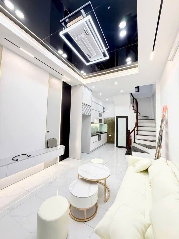 Bán nhà Cự Khối Long Biên mới tinh nội thất đẹp 33m 5 tầng chỉ 5.x tỷ