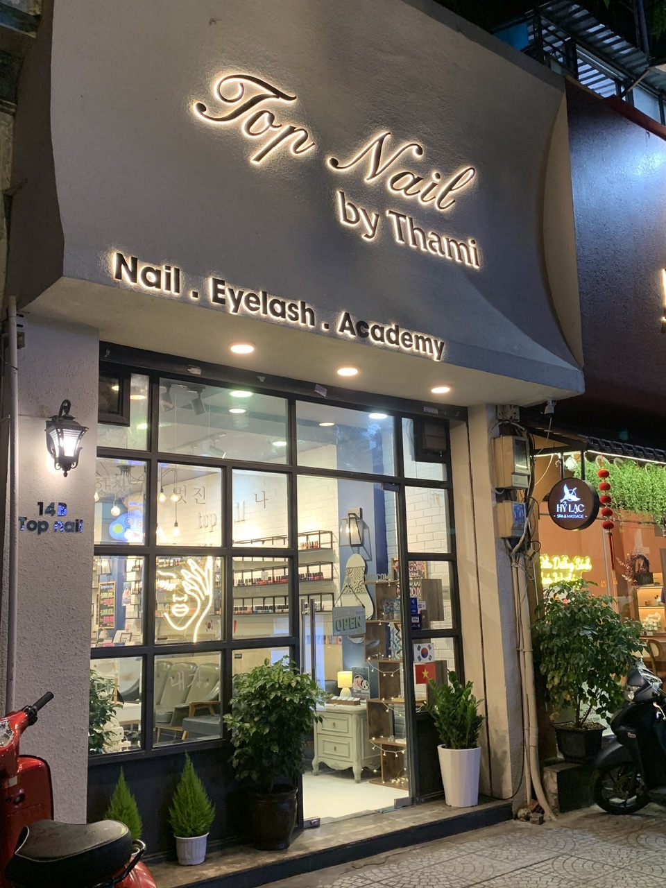 SANG NHƯỢNG GẤP SALON NAIL 2 TẦNG QUẬN 1 HOẠT ĐỘNG 10 NĂM– VÀO LÀ KINH DOANH NGAY – DÒNG TIỀN ỔN ĐỊNH