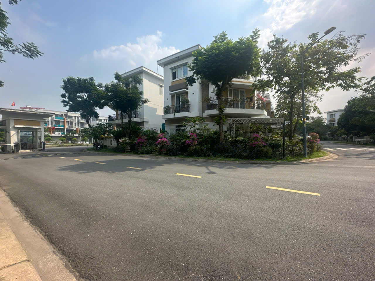 CHỈNH CHỦ BÁN GẤP CĂN GÓC 2 MẶT TIỀN VIEW CÔNG VIÊN – HỒ BƠI LOVERA PARK KHANG ĐIỀN BÌNH CHÁNH (HÀNG HIẾM, VIEW ĐẸP KHÓ TÌM)