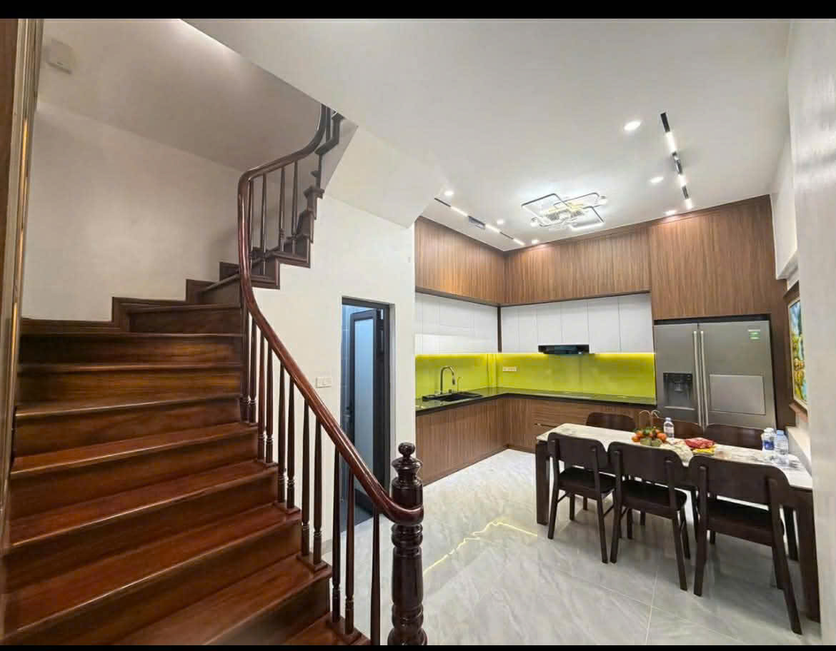 PHỐ TRƯỜNG CHINH , Ở Ngay, gần phố 43m, ,6T, Giá chỉ 9,5 tỷ 
 CHỦ HẠ GIÁ 500 TRIỆU  – cơ hội cực tốt cho nhà đầu tư.