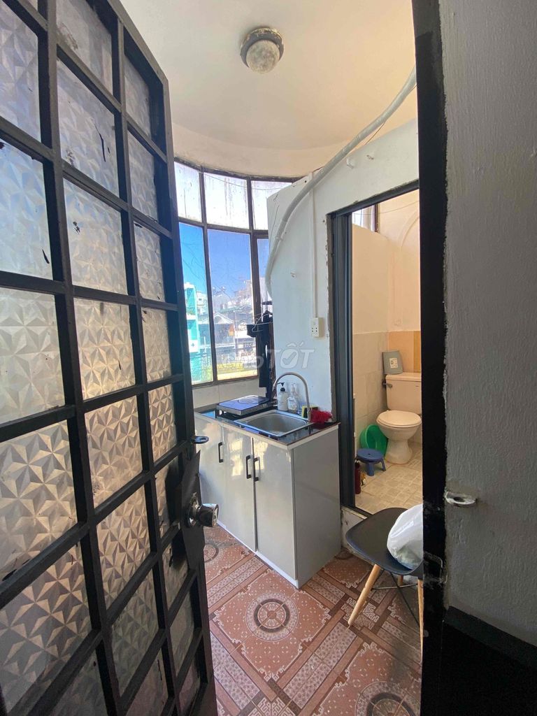 Phòng cho thuê ban công tại 256 Hoàng Hoa Thám, P.12, Tân Bình (khu Bảy Hiền cũ)