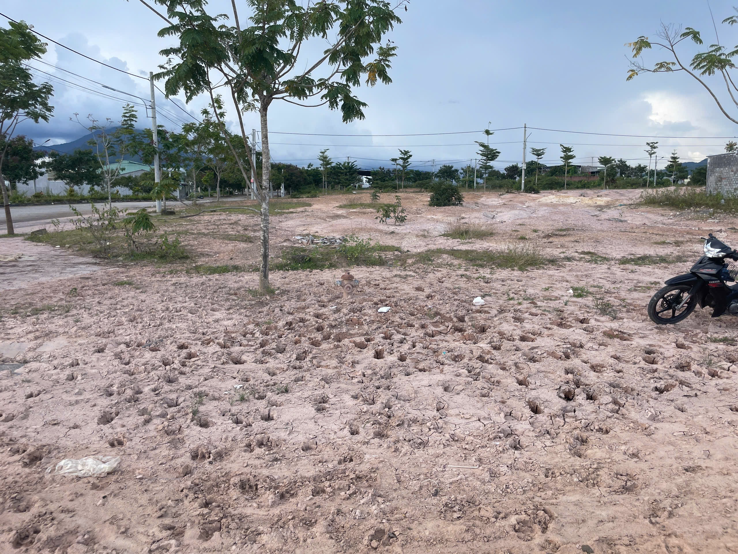 CẦN BÁN NHANH ĐẤT THỊ TRẤN SA THẦY – ĐƯỜNG N1 RỘNG 10M – FULL THỔ CƯ