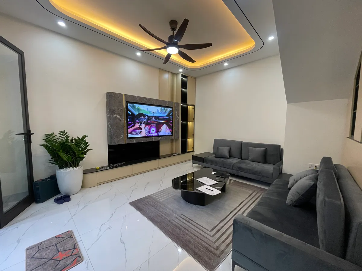 Gia Thuỵ, Nguyễn Văn Cừ  DT 60m – MT 8,5m  Lô góc 4 tầng thang máy  Nhích 14 tỷ