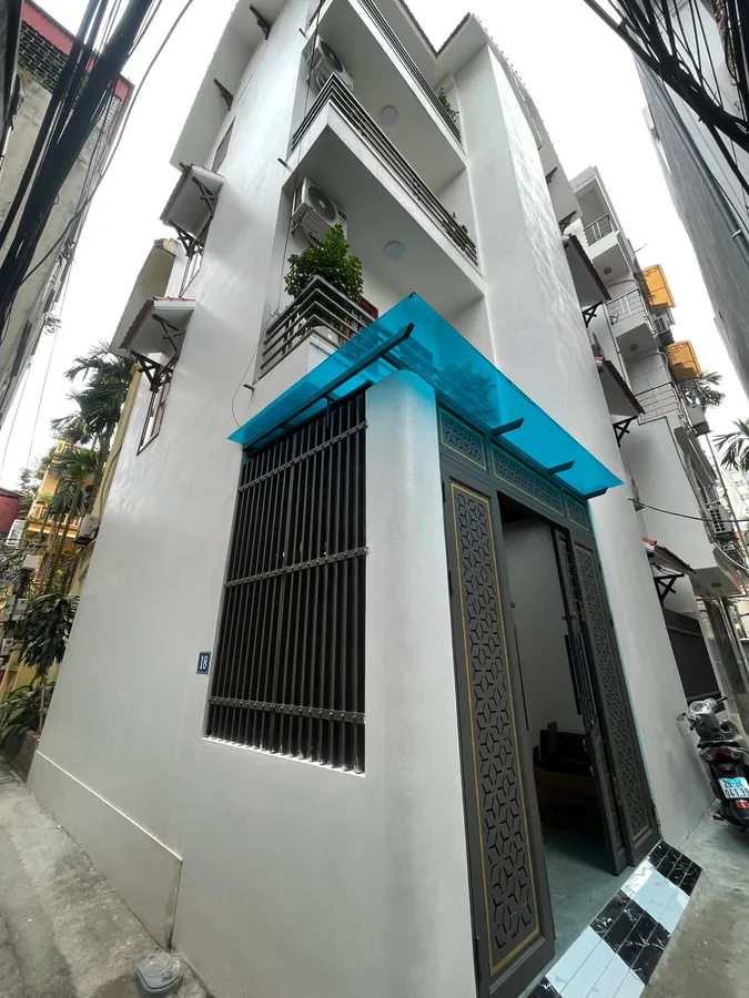 Gia Thuỵ, Nguyễn Văn Cừ  DT 60m – MT 8,5m  Lô góc 4 tầng thang máy  Nhích 14 tỷ