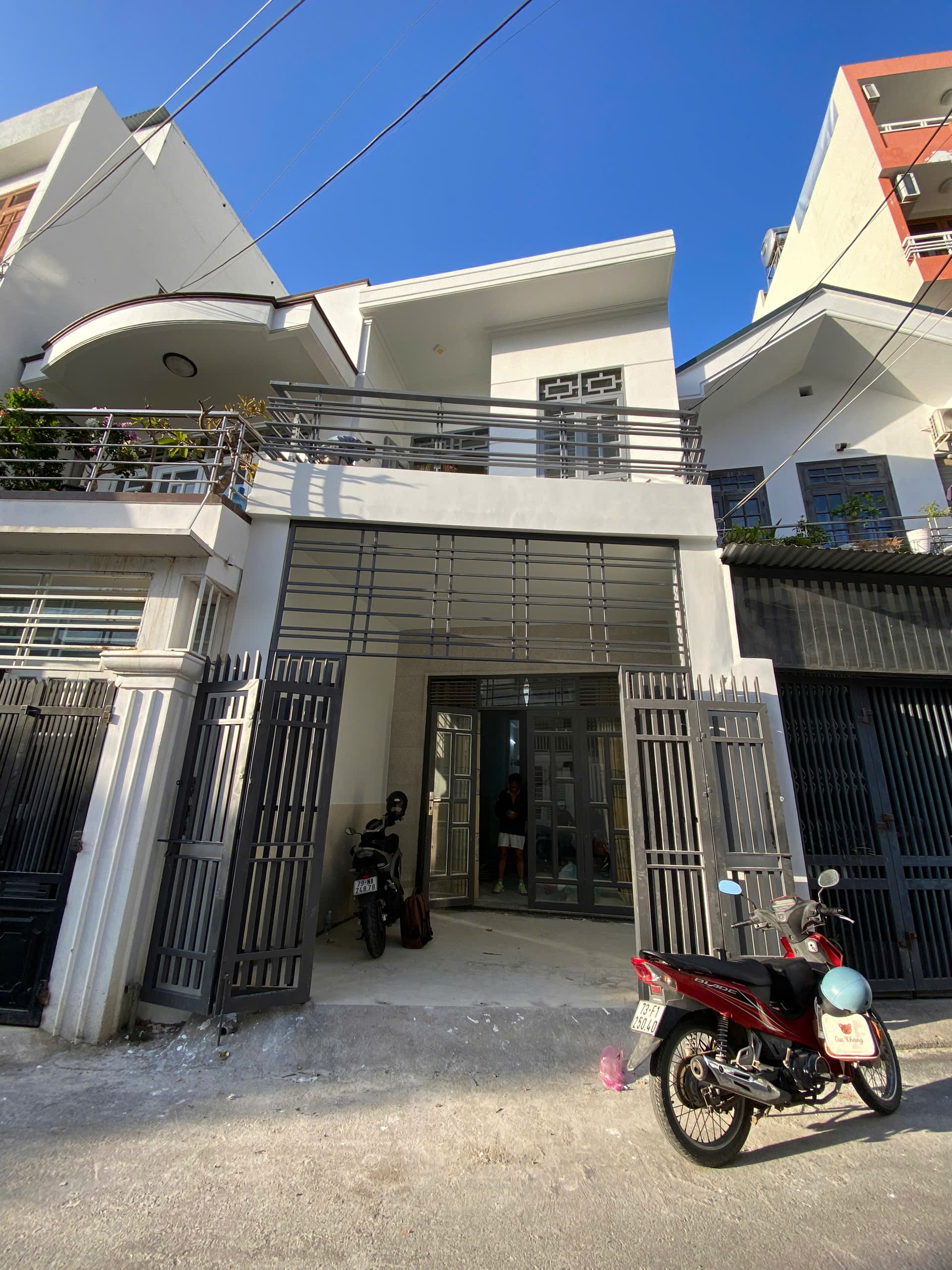 Bán nhà 2 tầng mặt tiền Nguyễn Khánh Toàn, cách biển 300m, giá 6,9 tỷ