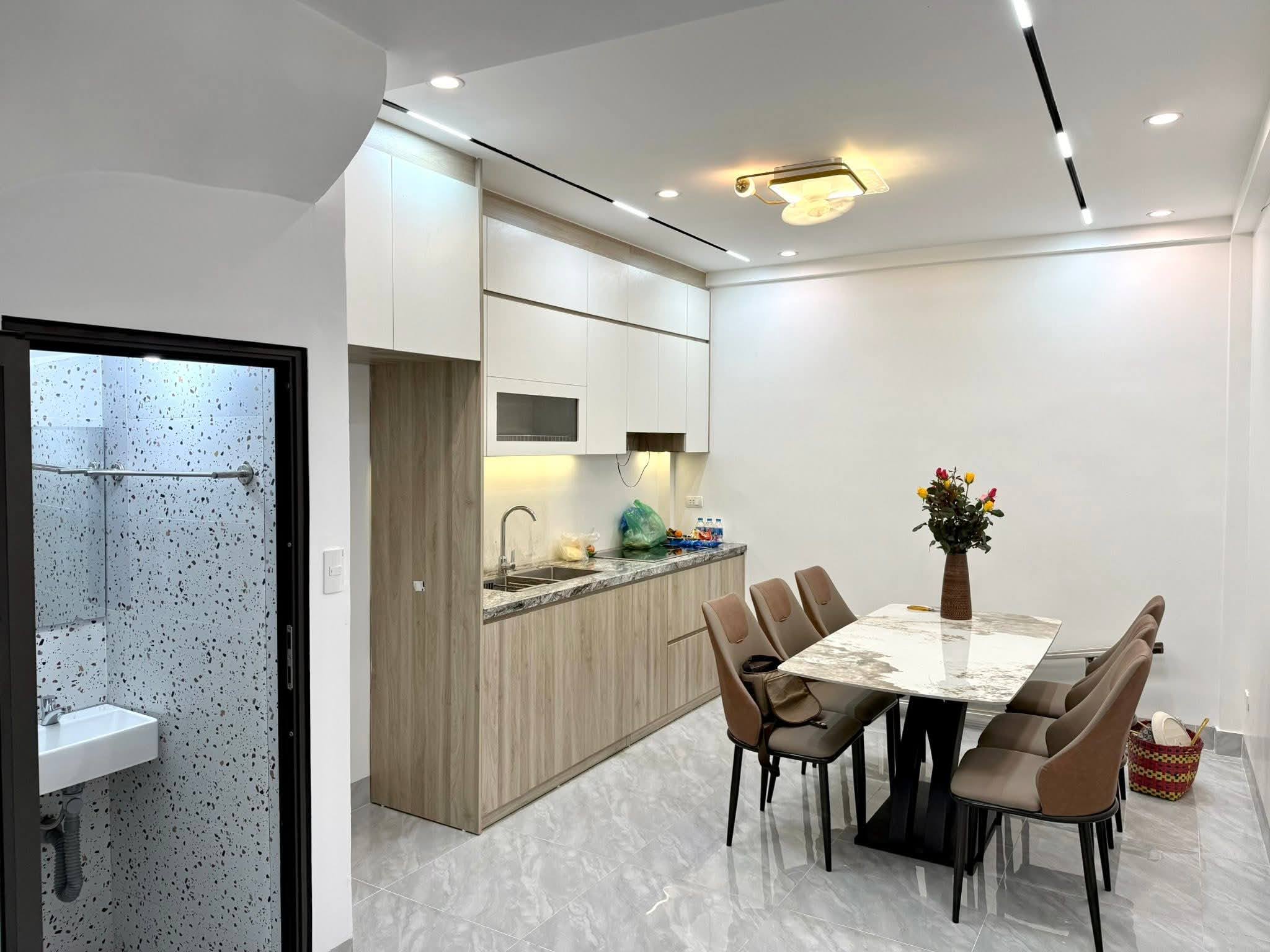 Nhà Phố Vũ Tông Phan- 38m*5tầng-Ô chờ thang máy-Ngõ thông ô tô-Kinh doanh. Giá 11,8 tỷ