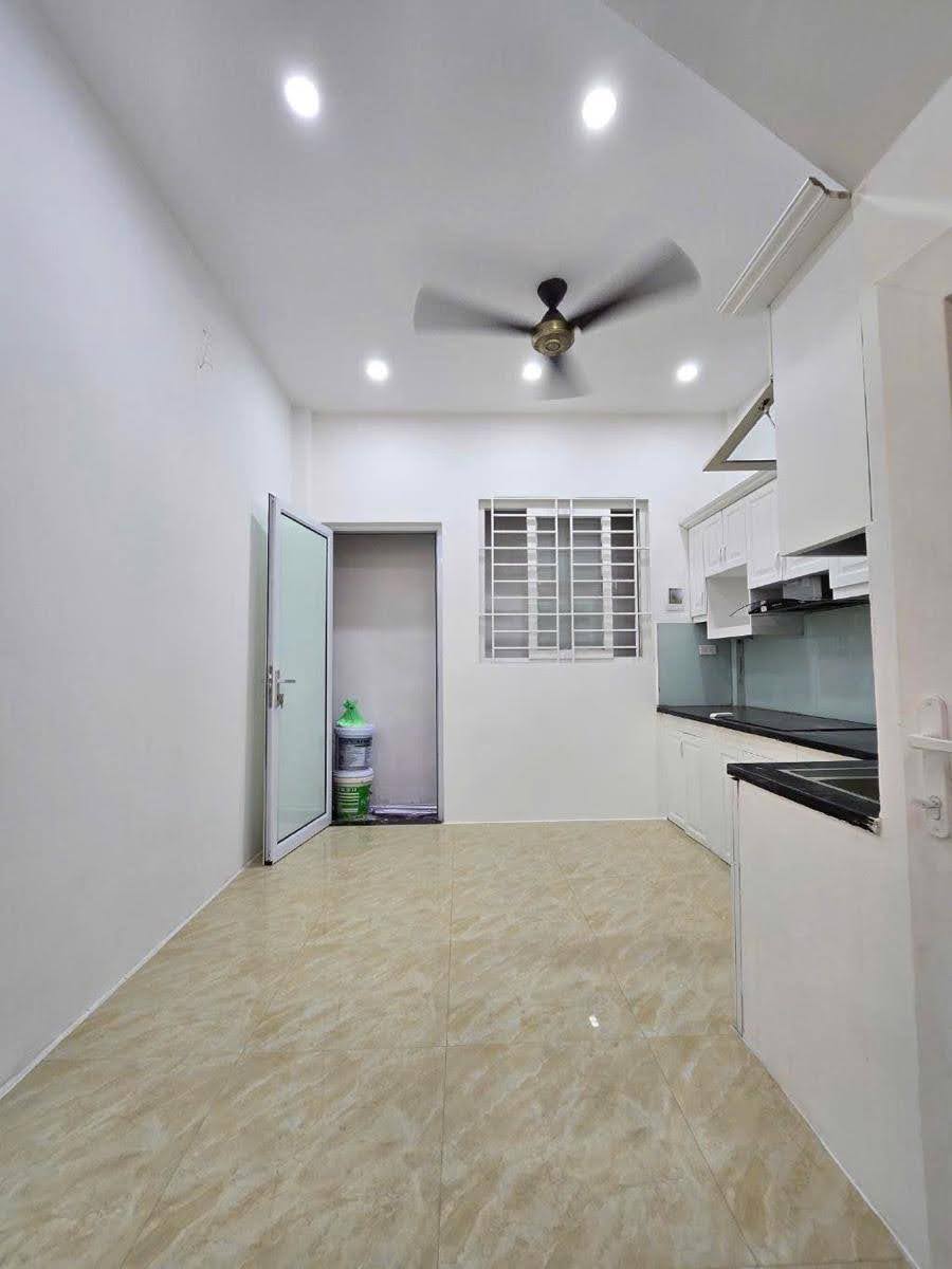 Nhà đẹp Kim Giang – 38m*5 tầng*4mMT – Cạnh KĐT mới Đại Kim-ô tô cách 10m. Giá 8,9 tỷ