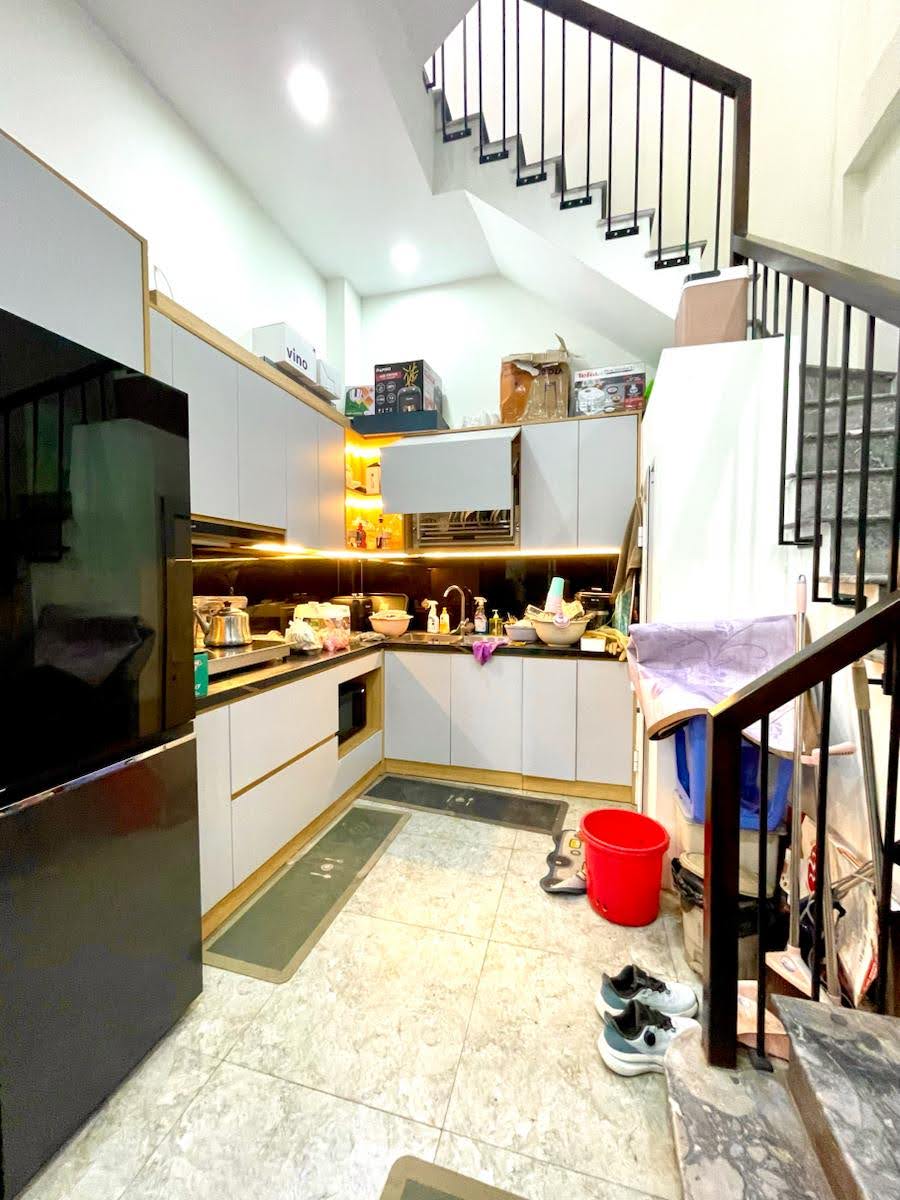 Bán gấp nhà đẹp Phố Khương Hạ- 38m*5 tầng-Cạnh hồ điều hoà- ô tô đỗ cách 5m. Giá 11 tỷ