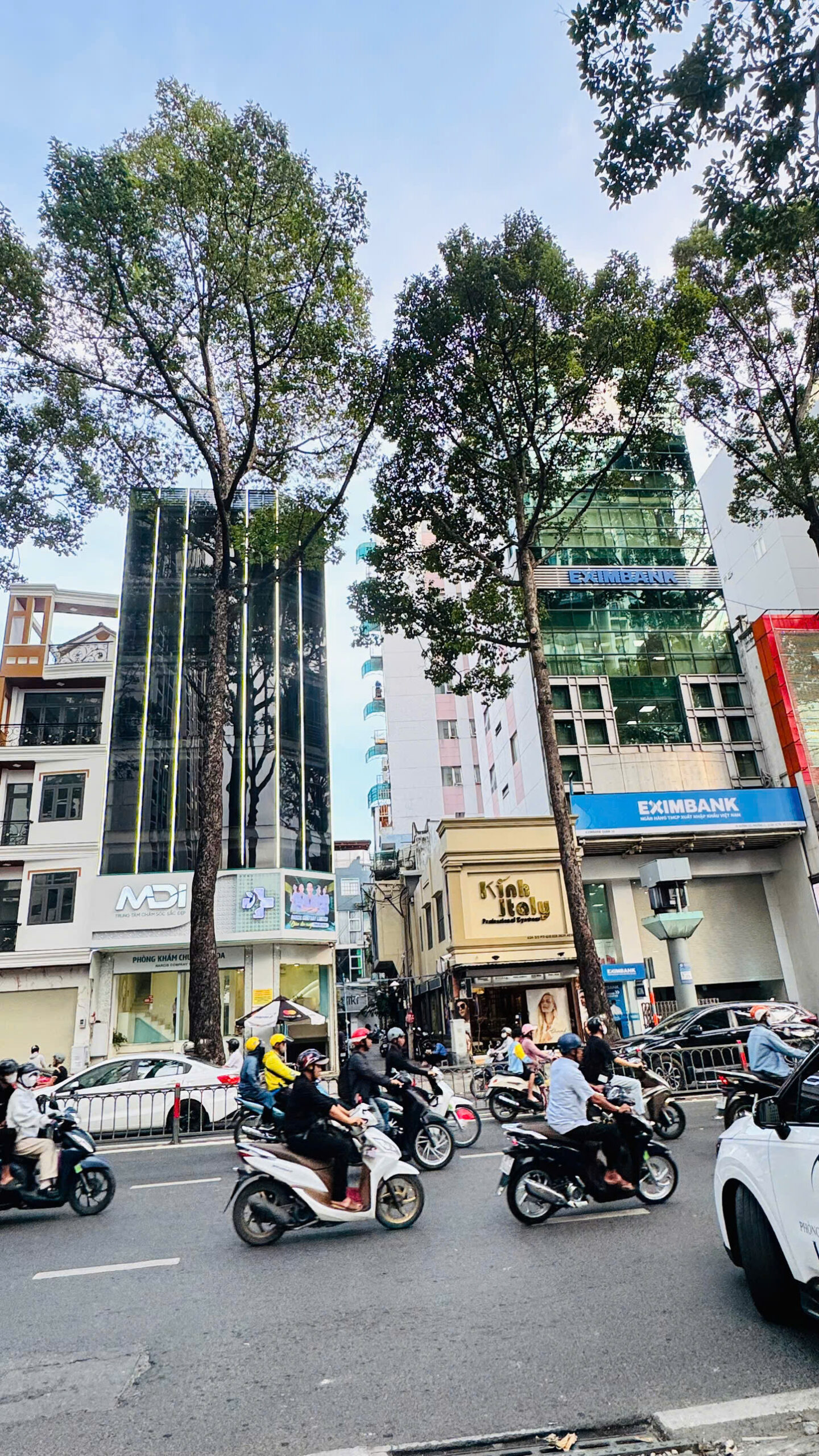 BÁN BUILDING 7 TẦNG CÓ HẦM – MẶT TIỀN KD ĐƯỜNG 3/2, QUẬN 10 – VỊ TRÍ SIÊU VIP NGAY  VÒNG XOAY DÂN CHỦ HƯỞNG TRỌN TIỆN ÍCH TRUNG TÂM QUẬN 1, QUẬN 3