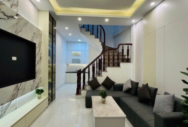 Bán nhà Hoàng Mai- đẹp đón tết- 33m 5 tầng 8.4 tỷ- full nội thất