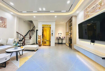 CẦN BÁN NHÀ MẶT NGÕ LẠC LONG QUÂN ĐƯỜNG RỘNG 2 OTO TRÁNH, DT 46M2 , 5TANG