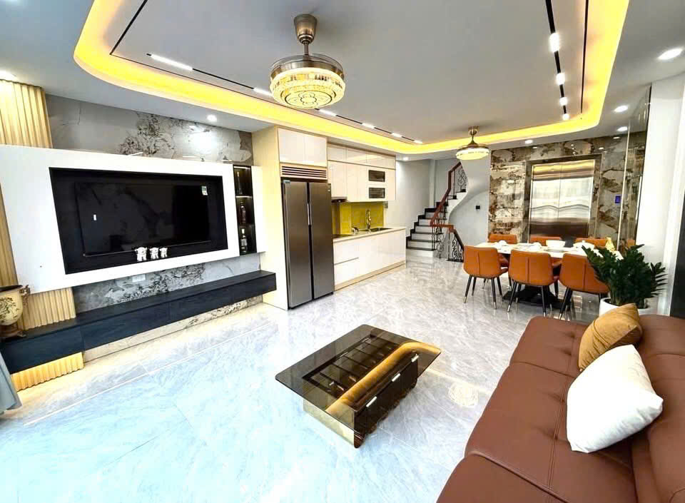 Phố Ngọc Thuỵ  Nhà mới tinh 6 tầng  – DT 47m – MT 4,6m   Giá chỉ nhỉnh nhẹ 15 tỷ