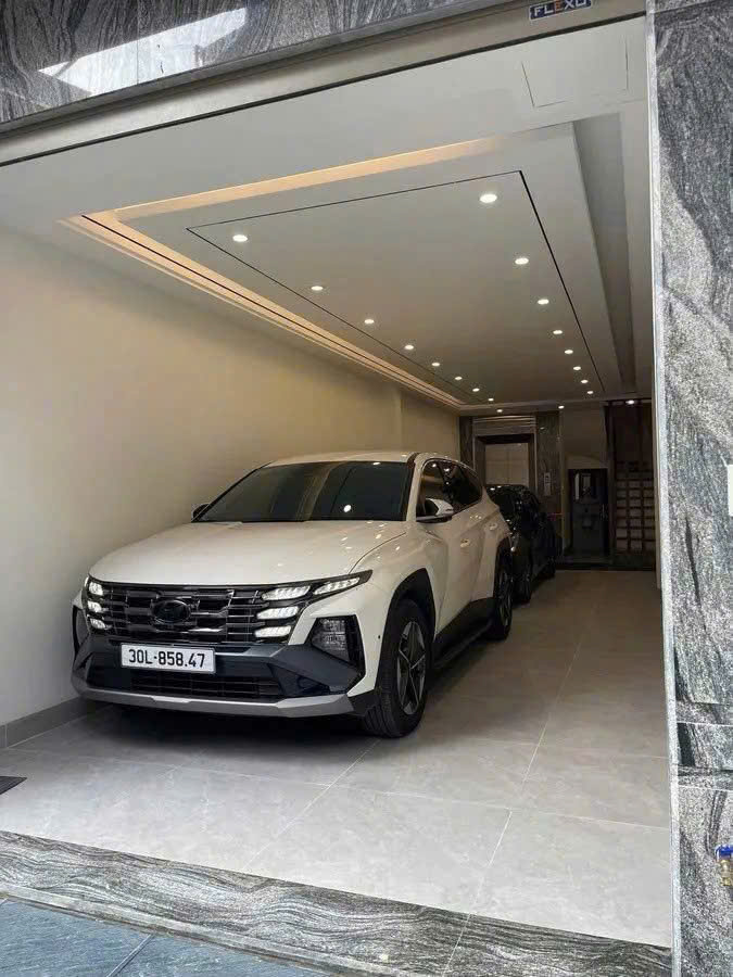 Phố Bồ Đề  DT 60m – MT 4m xây 6 tầng lầu  Gara 2 oto  Chỉ 1x tỷ là trao chìa khoá