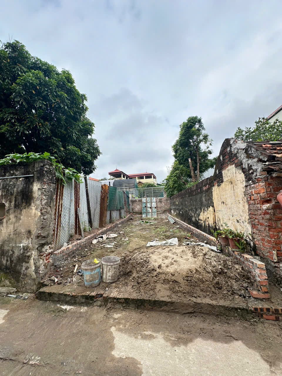 Làng Sủi, Phú Thị  DT 41m – MT 3,5m  Giá chưa thương lượng chỉ 3,9 tỷ