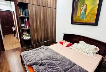 bán nhà cấu giấy 40m giá 10,5 tỷ gần ô tô tránh,ngõ thông