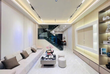 BÁN NHÀ BỒ ĐỀ LONG BIÊN,OTO ĐỖ CỔNG,HỒ ĐIỀU HOÀ,FULL NỘI THẤT,42M NHỈNH 9 TỶ TL