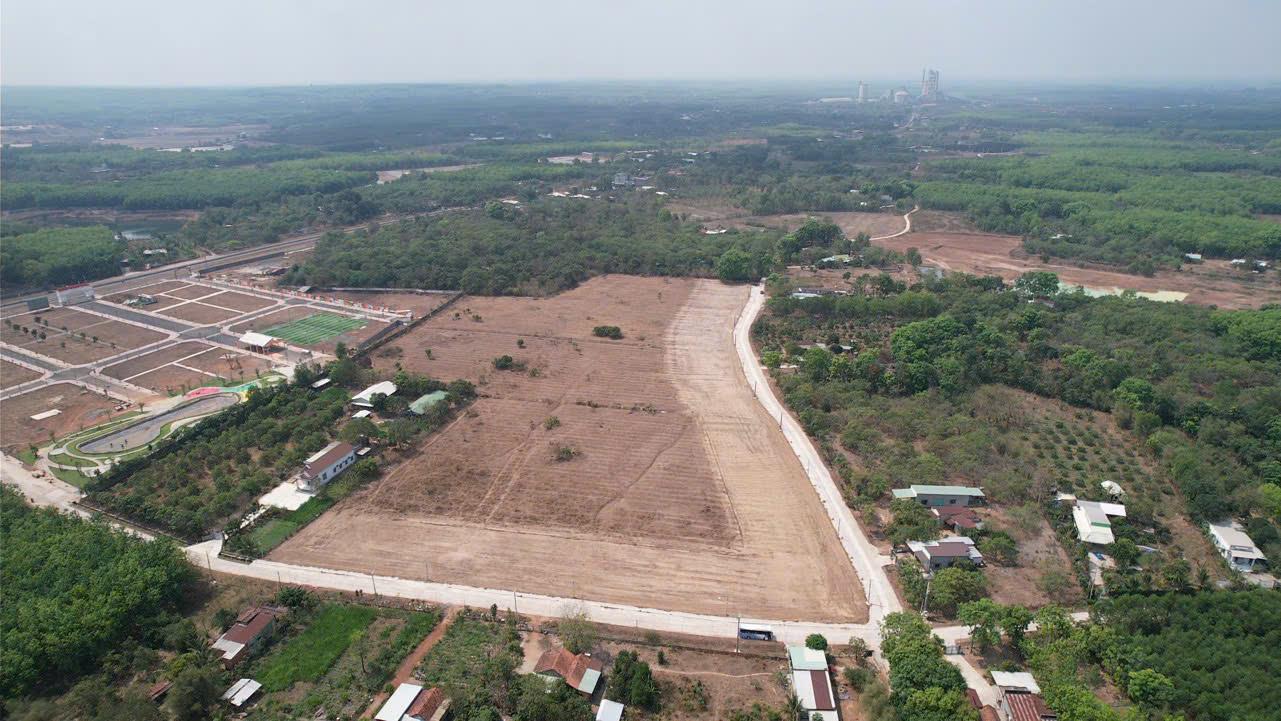 Chào bạn! Bạn đang có nhu cầu bán đất thổ cư 5x30m tại Bình Long, tỉnh Bình Phước. Để giúp bạn thuận tiện hơn trong việc bán, bạn có thể cung cấp thêm thông tin chi tiết như:

1. Giá bán mong muốn.
2. Vị trí cụ thể của mảnh đất (gần trường học, chợ, trung tâm, etc.).
3. Tình trạng pháp lý của đất (đã có sổ đỏ, giấy tờ đầy đủ, etc.).
4. Các tiện ích xung quanh (điện, nước, giao thông, etc.).
5. Thông tin liên hệ.

Những thông tin này sẽ giúp bạn thu hút được nhiều người quan tâm hơn. Nếu cần hỗ trợ thêm, đừng ngần ngại cho tôi biết nhé!