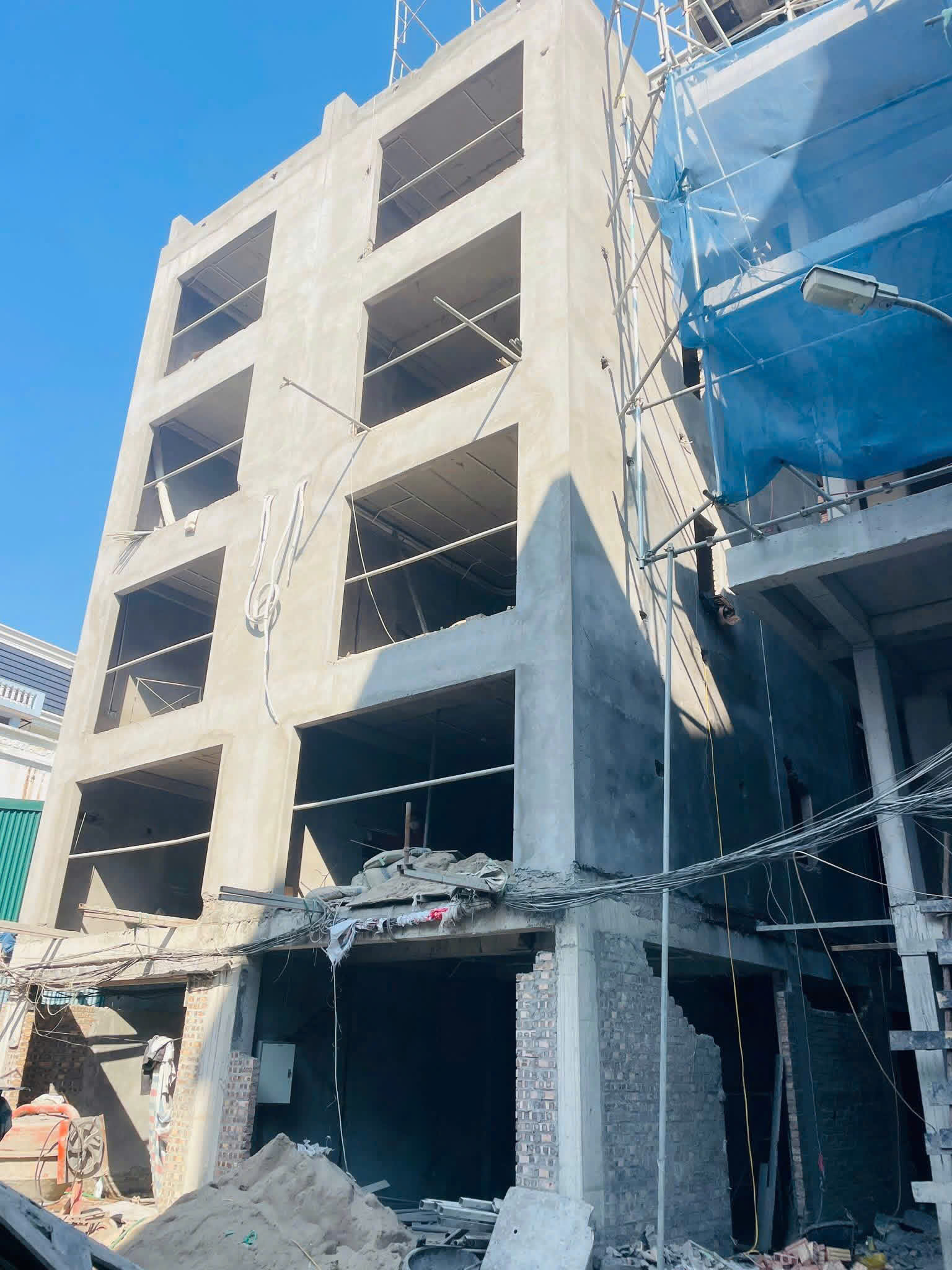 Thạch Bàn nhà mới tinh  Tiềm năng tăng giá tốt  DT 30m – MT 3,6m xây 6 tầng lầu  Chỉ loanh quanh hơn 6 tỷ