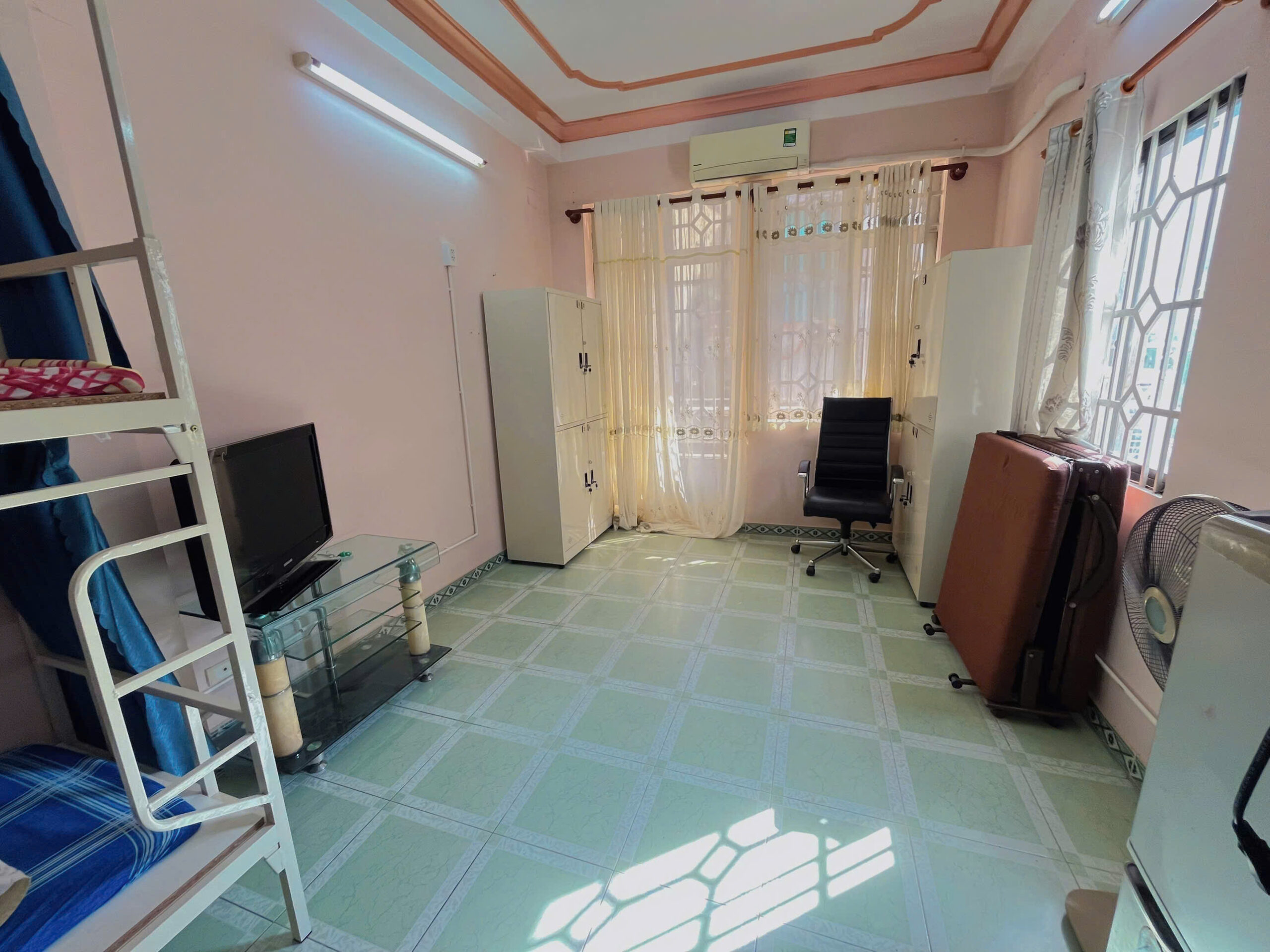 Chính chủ cho thuê phòng trọ Quận 10 – full nội thất, ban công thoáng mát