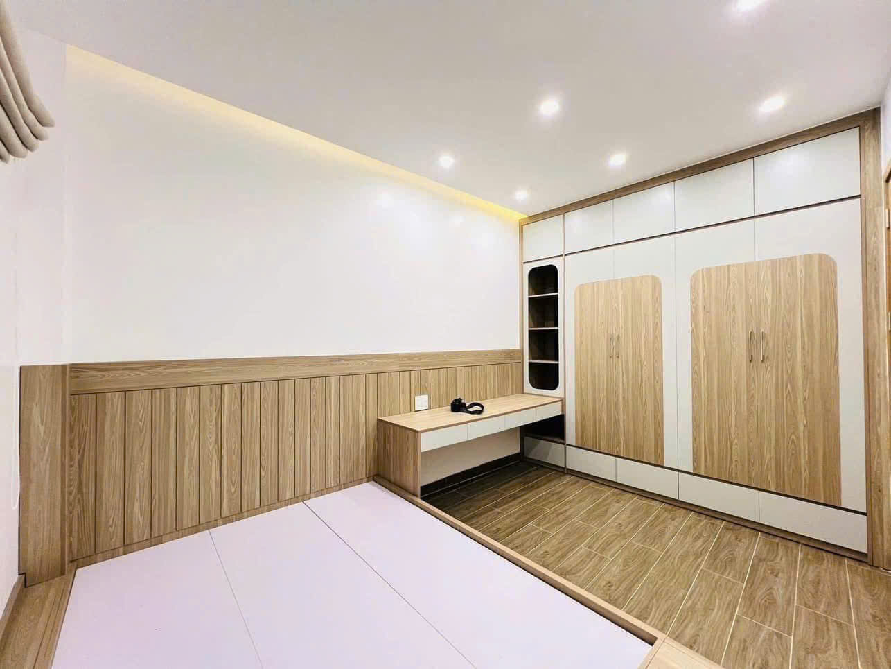 BÁN NHÀ NGUYỄN VĂN CỪ LONG BIÊN,OTO ĐỖ CỬA, NGÕ THÔNG,FULL NỘI THÁT 45M NHỈNH 9 TỶ