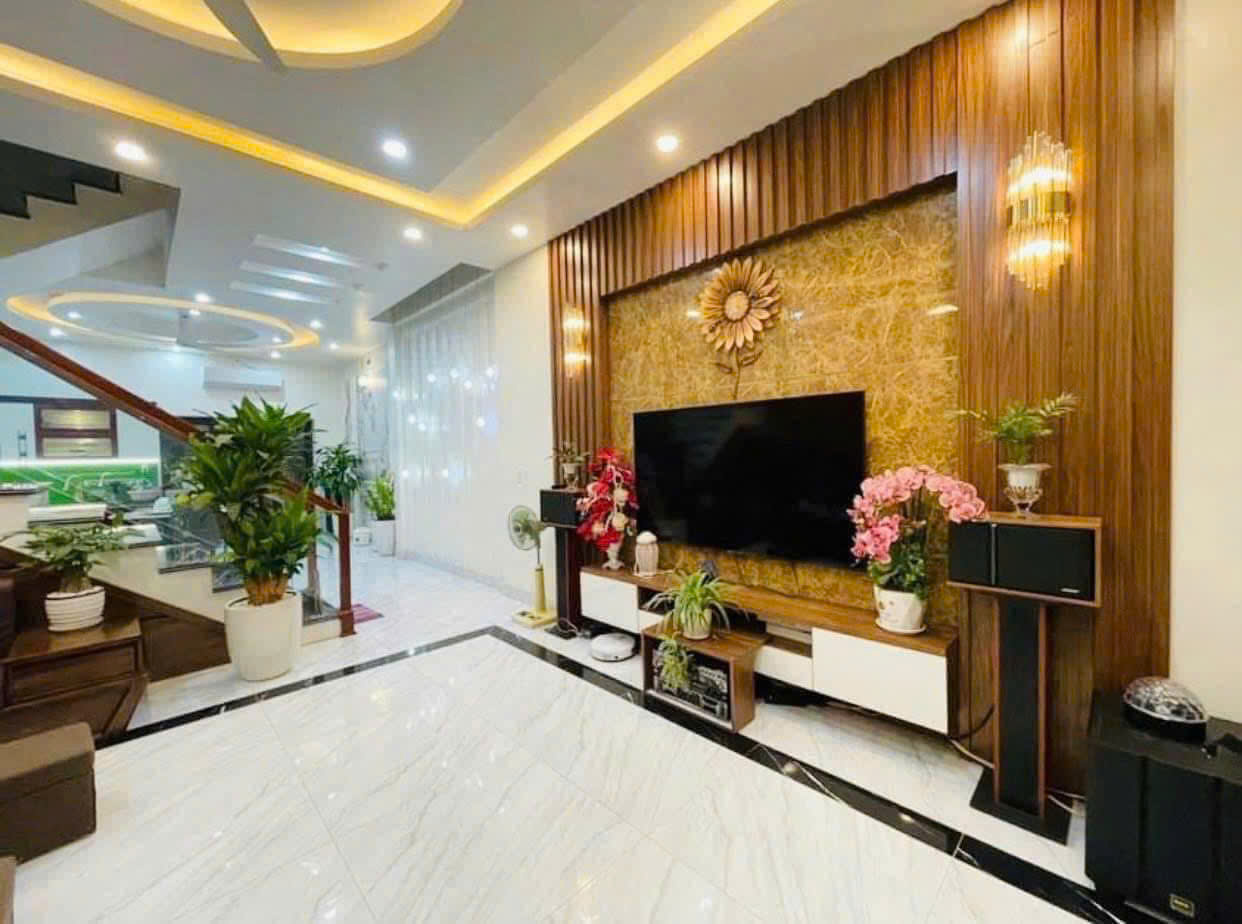 BÁN NHÀ BỒ ĐỀ LONG BIÊN,OTO, LÔ GÓC,SÁT PHỐ,GẦN HỒ,ĐẸP LONG LANH,42M NHỈNH 9 TỶ