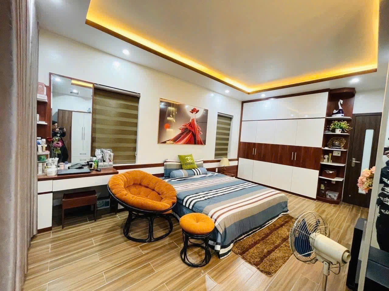 BÁN NHÀ BỒ ĐỀ LONG BIÊN,OTO, LÔ GÓC,SÁT PHỐ,GẦN HỒ,ĐẸP LONG LANH,42M NHỈNH 9 TỶ