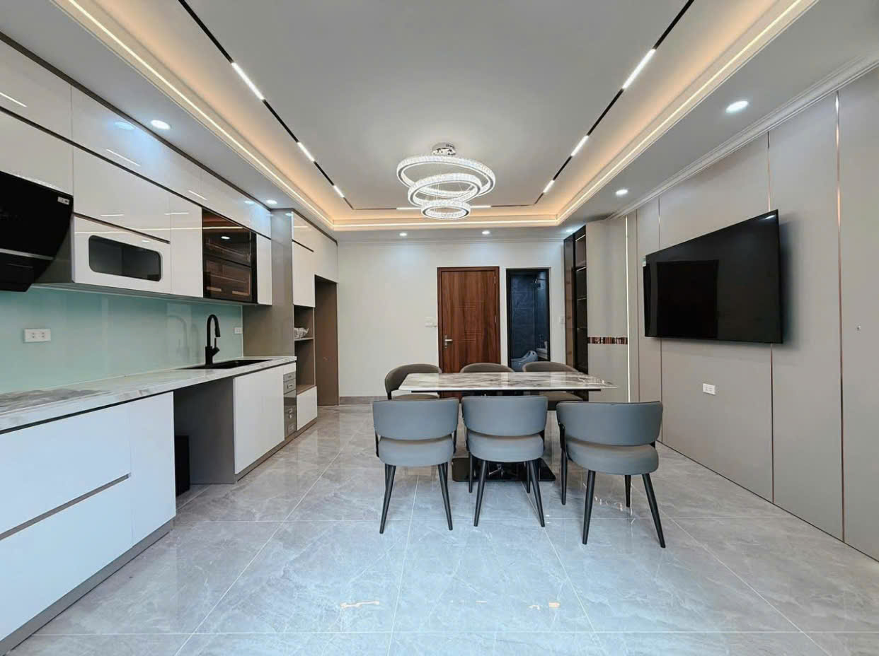 BÁN NHÀ NGỌC LÂM LONG BIÊN,OTO ĐỖ CỔNG,NGÕ NÔNG,ĐẸP LONG LANH,50M-12 TỶ TL