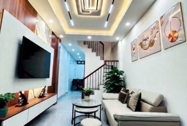 hoa bằng 32m x4 tầng 10,5 tỷ ô tô tránh đỗ cửa,2 thoáng,full nội thất,gần phố