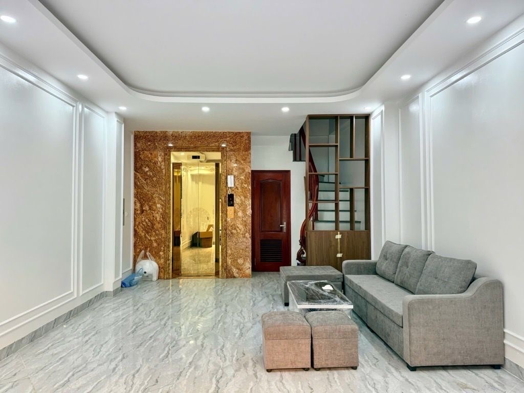 đội nhân 40m x7 tầng thang máy,xây mới 19,8 tỷ gara ô tô,kinh doanh đỉnh