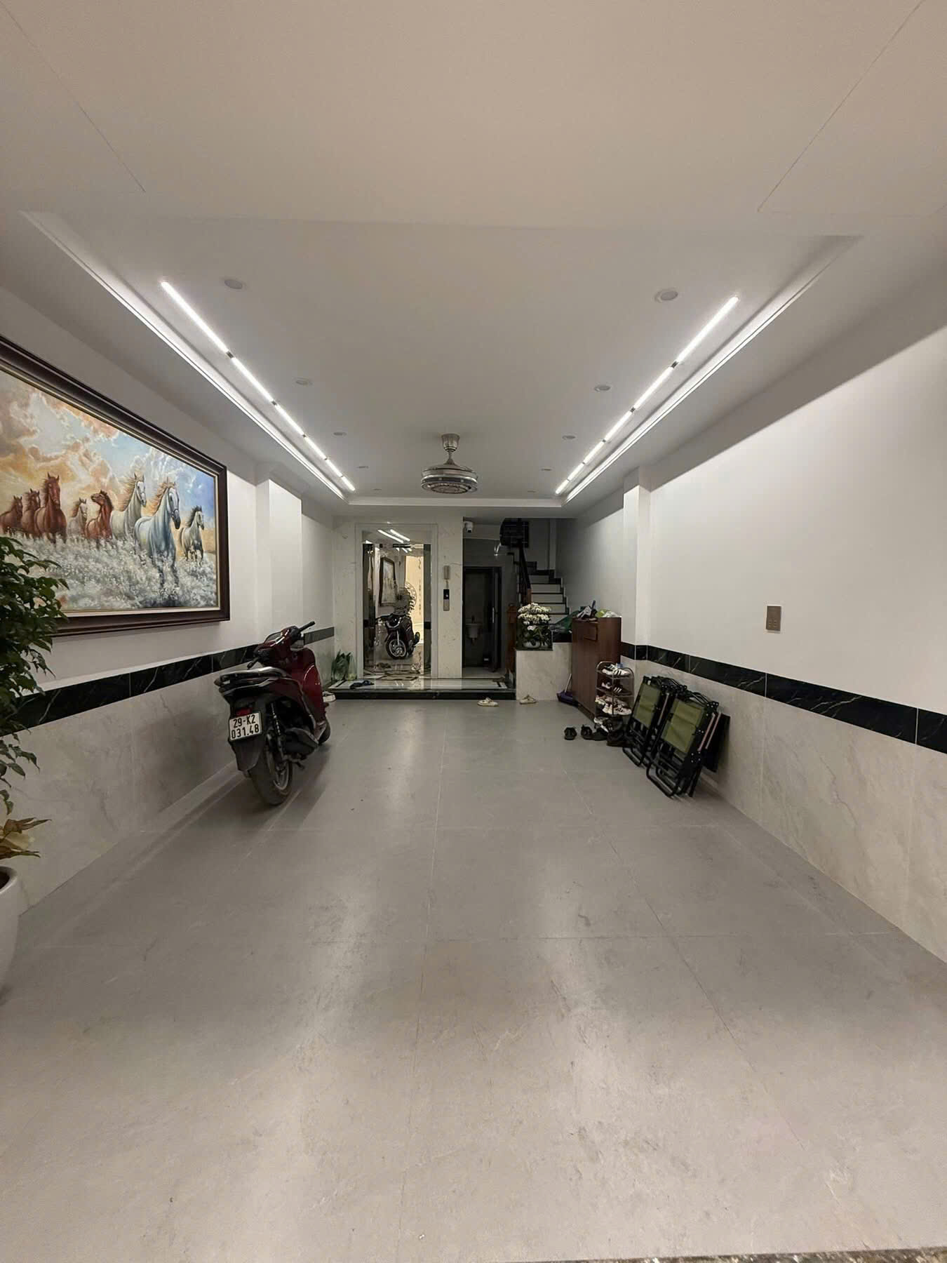 Nguyễn Văn Cừ  8 tầng thang máy gara oto  DT 43m – MT 4,1m  Chỉ hơn 17 tỷ