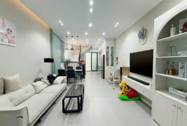 BÁN NHÀ HỒNG TIẾN,30M OTO TRÁNH,NGÕ THÔNG,FULL NỘI THẤT,50M NHỈNH 12 TỶ TL