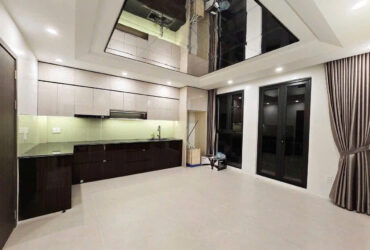 BÁN NHÀ NGỌC THUỴ,50M OTO TRÁNH,PHÂN LÔ, THANG MÁY,40M NHỈNH 9 TỶ TL