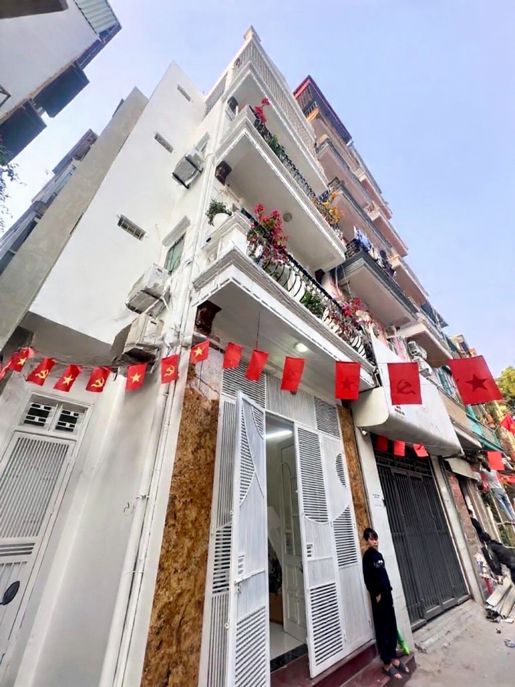 hoàng hoa thám 38m x4 tầng 13,5 tỷ lô góc,ô tô,kinh doanh,20m ra phố