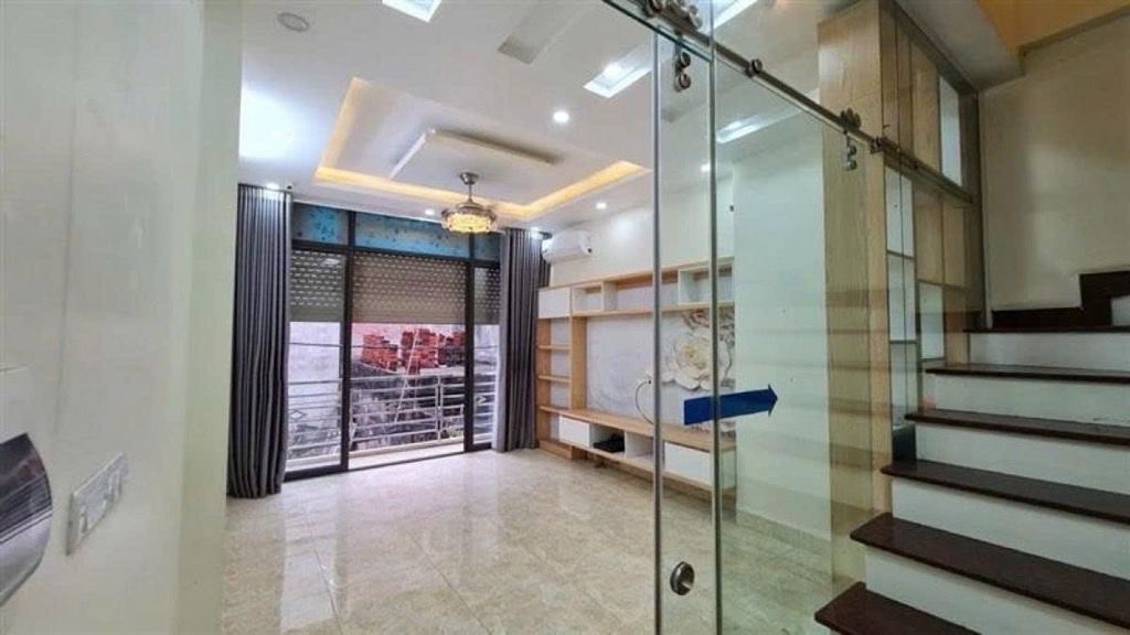 lạc long quân 35m x6 tầng 16,8 tỷ-ô tô tránh đỗ,ngõ thông,5p ra hồ tây