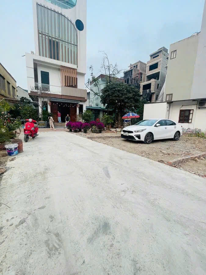 Đất vàng phân lô Ngọc Thuỵ  DT 50m – MT 5,1m  Oto tải ra vào  Giá 12 tỷ chẵn