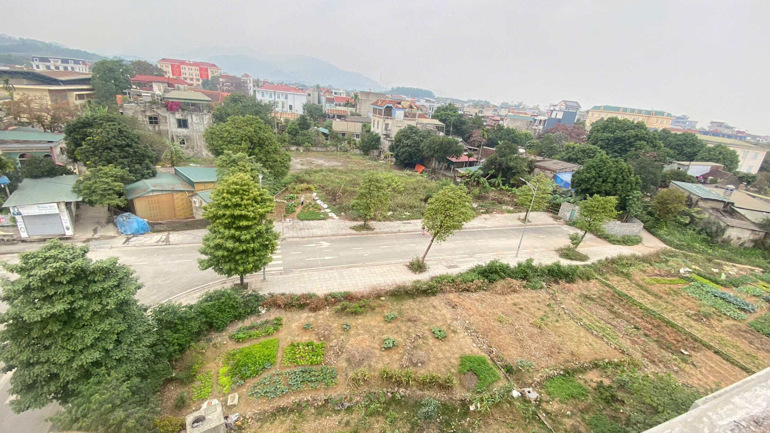 Bán gấp lô 86m2 sẵn sổ đỏ 2 mặt tiền giá đầu tư, đất đô thị trung tâm TT Lương Sơn (BP sang sổ)