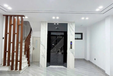 Trung tâm Nguyễn Văn Cừ  DT 40m – MT 5m xây 7 tầng lầu  Oto  Chỉ 19 tỷ