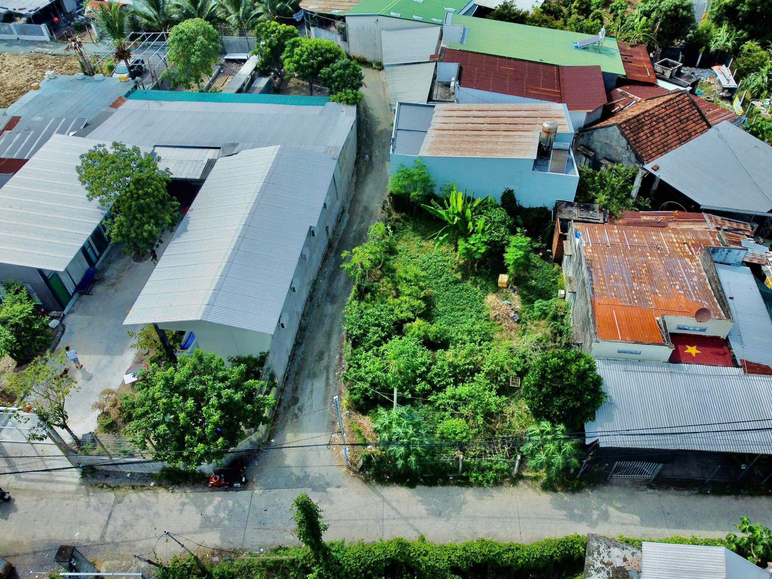 BÁN LÔ GÓC 2 MẶT TIỀN TẠI DIÊN TOÀN, TRUNG TÂM XÃ, CHIA ĐƯỢC 3 LÔ ĐẸP.