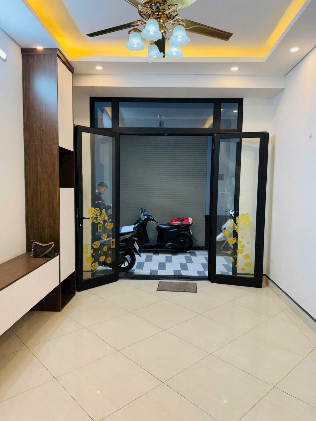 Ngọc Thuỵ  DT 32m xây 5 tầng  Oto đỗ cổng full nội thất  Chỉ 8,x tỷ