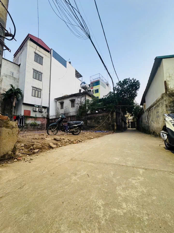 Phố Trường Lâm  Bán đất tặng GPXD mảnh 54m – MT 4m  Ngõ thông oto  Chỉ 8,x tỷ/lô