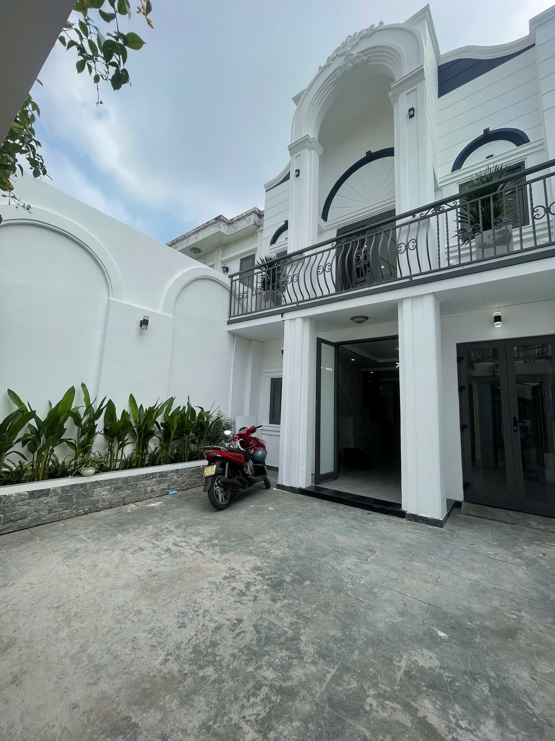 Bán nhà 2 Tầng MẶT TIỀN kinh doanh đa ngành,NGANG 6M,gần ngã tư 550