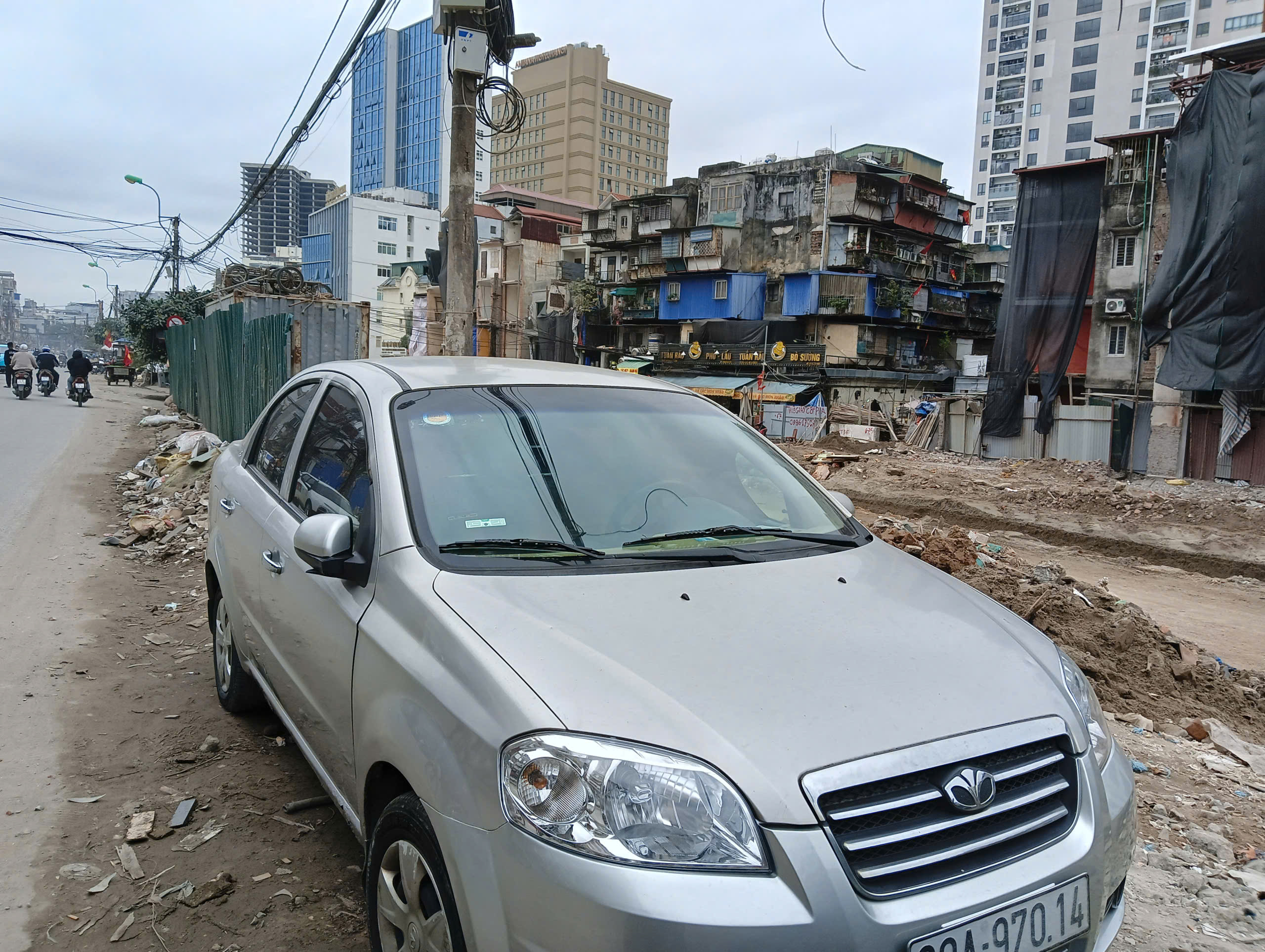 HÀNG HIẾM – MẶT ĐƯỜNG ĐÊ LA THÀNH – BA ĐÌNH

.