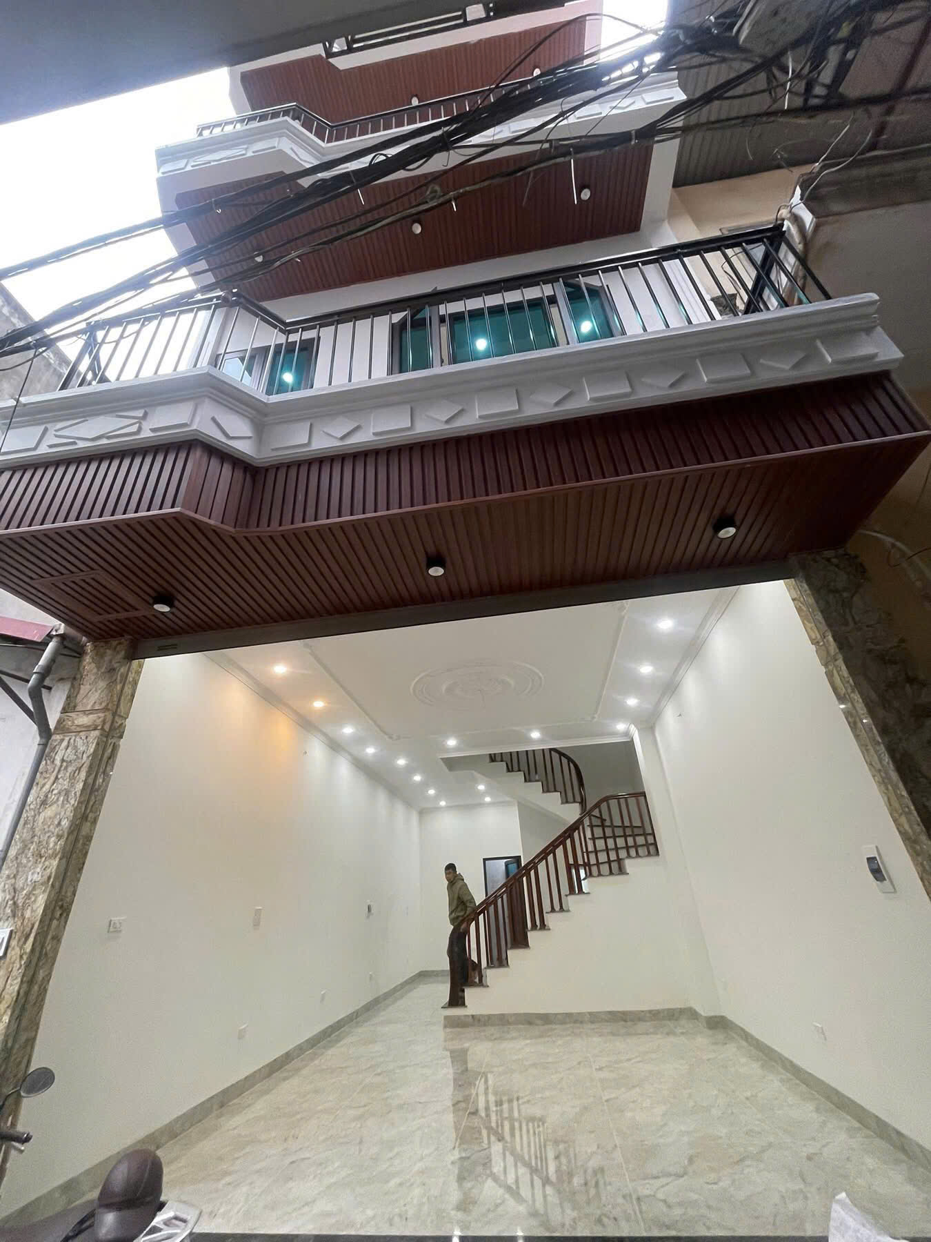 Nhà dân xây cực hiếm chợ May 10  Oto con vào nhà  DT 50m – MT 5m  Chẵn 10 tỷ