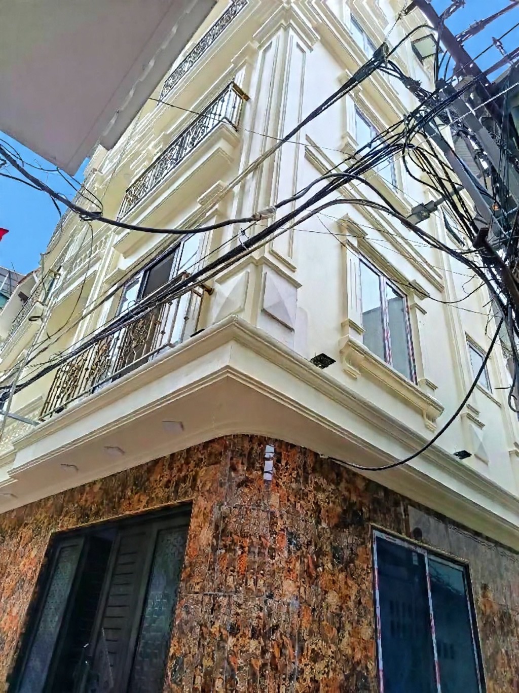 nhà dòng tiền đội cấn 60m x7 tầng thang máy 22,5 tỷ lô góc,ngõ thông,30m ô tô tránh