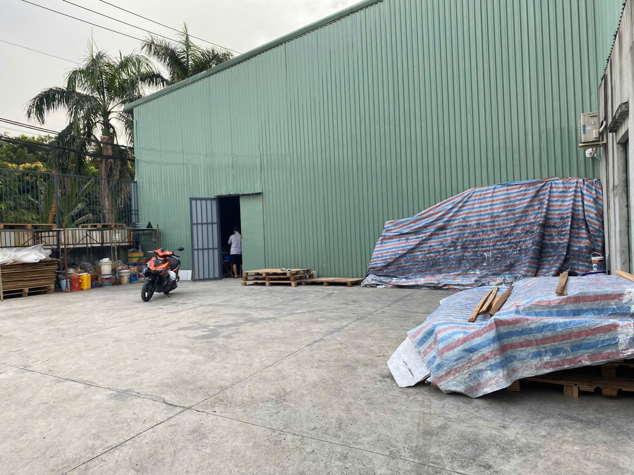 Cho thuê kho góc 2 mặt tiền, vị trí thuận tiện xe tải ra vào 24/7, khu Bình Trị Đông A, quận Bình Tân.