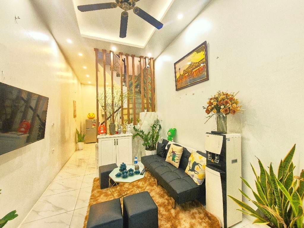 hoàng hoa thám 38m x4 tầng 8,35 tỷ-ô tô đỗ cổng,2 thoáng trước sau,dân xây