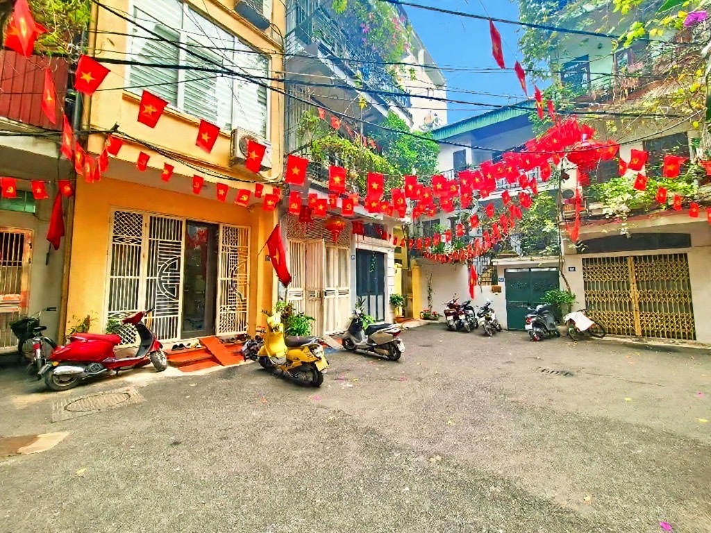 hoàng hoa thám 38m x4 tầng 8,35 tỷ-ô tô đỗ cổng,2 thoáng trước sau,dân xây