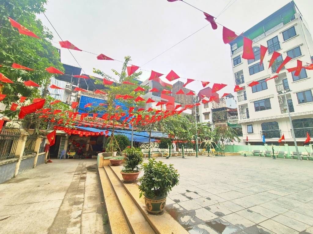 hoàng hoa thám 60m x6 tầng thang máy 21,1 tỷ-cách phố 15m,ngõ thông rộng-10 phòng