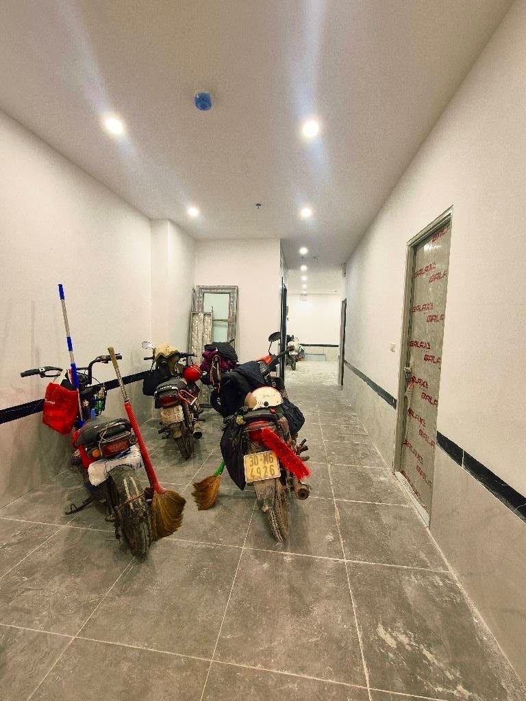 hoàng hoa thám 60m x6 tầng thang máy 21,1 tỷ-cách phố 15m,ngõ thông rộng-10 phòng